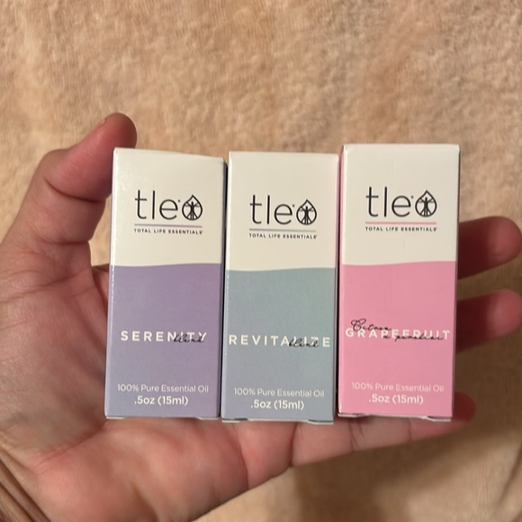 TOTAL LIFE ESSENTIALS TLE OILS 3 PIECE SET: SERENITY, GRAPEFRUIT AND REVITALIZE - Picture 5 of 16